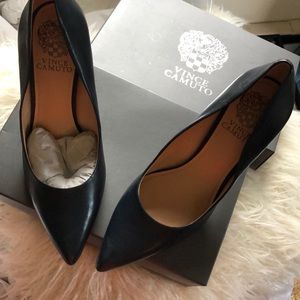 VINCE CAMUTO MIDNIGHT BLUE STILETTO PUMPS